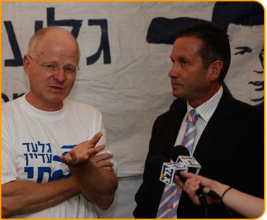 נציגי המנהלת והקבוצות ביקרו באוהל משפחת שליט