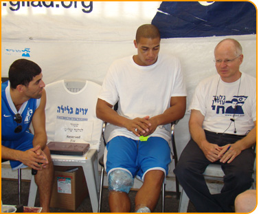 עירוני אשקלון ביקרה את משפחת שליט