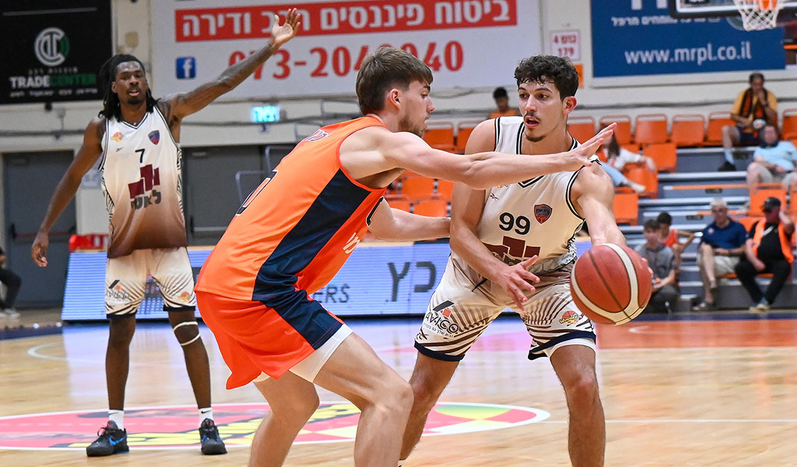 יום טוב: קריית אתא להטה בלב המושבה